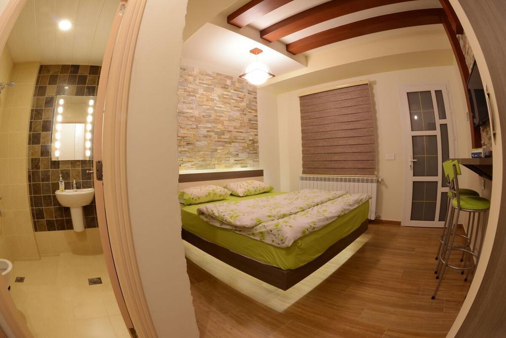 Bauhaus Chalets Apartment Бишари Экстерьер фото
