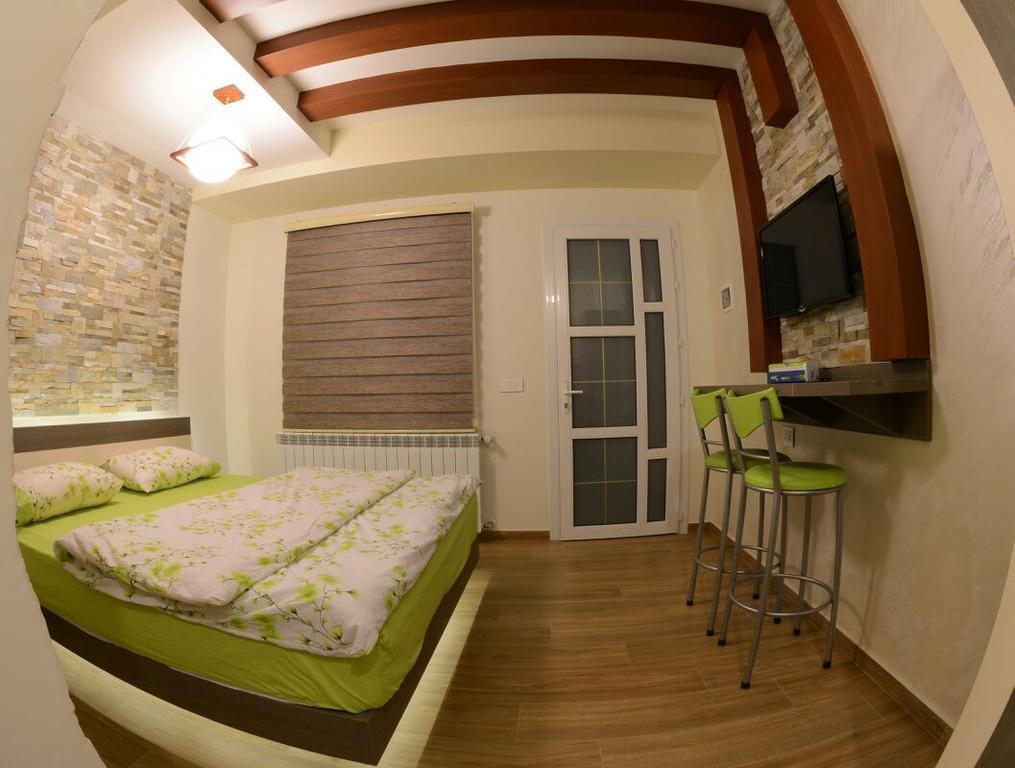 Bauhaus Chalets Apartment Бишари Экстерьер фото